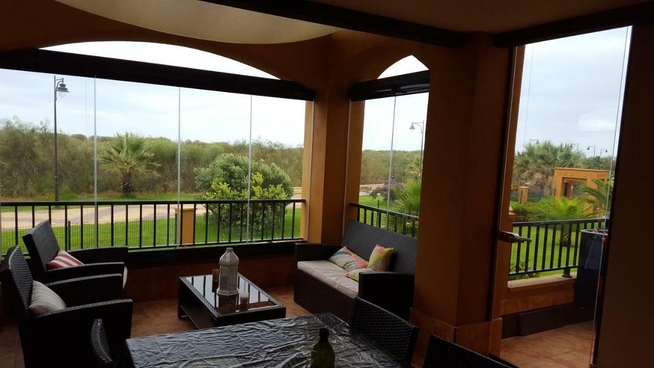 Apartamento Urbanizacion De Lujo En Primera Linea De Playa Isla Canela Luaran gambar