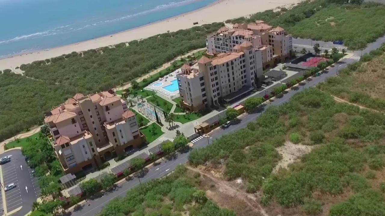 Apartamento Urbanizacion De Lujo En Primera Linea De Playa Isla Canela Luaran gambar